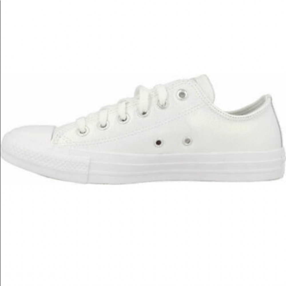 LIKE NEW BOYS LEATHER CONVERSE